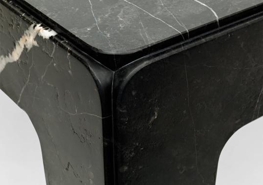 Журнальный столик от фабрики Epònimo модель Rock New Saint Laurent