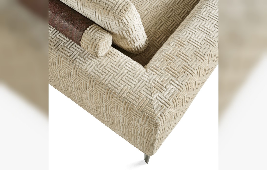 Диван от фабрики ETRO Home Interiors модель Ease