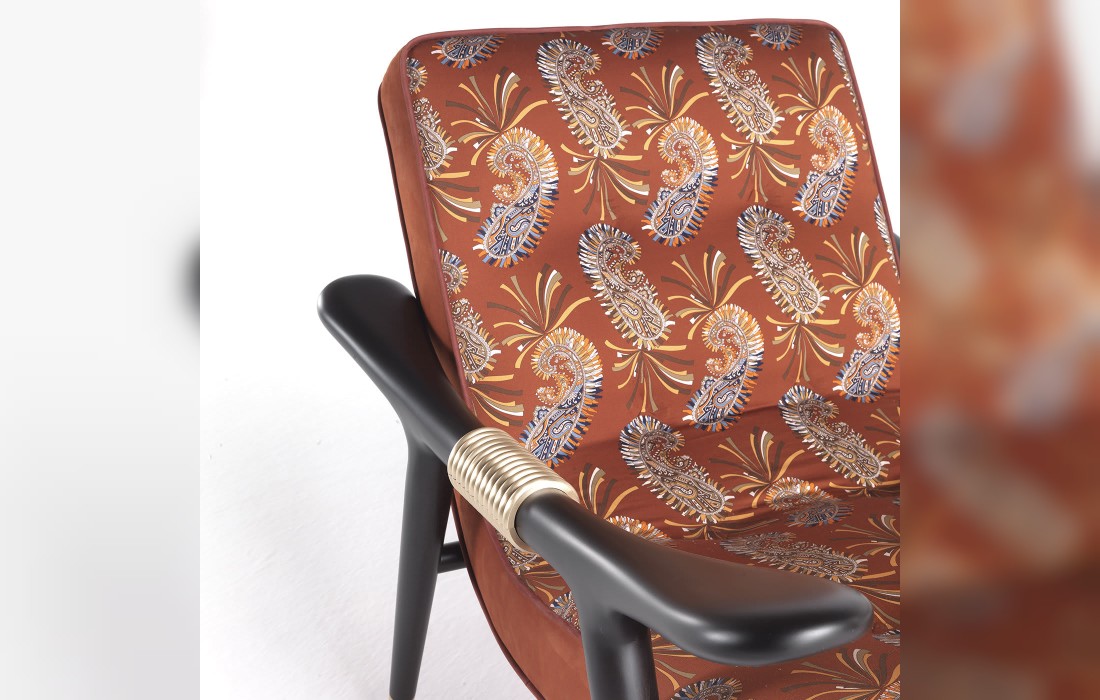 Кресло от фабрики ETRO Home Interiors модель Masai Rust