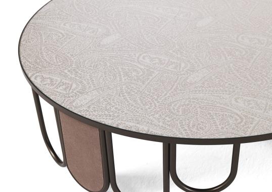 Журнальный столик от фабрики ETRO Home Interiors модель Chandra