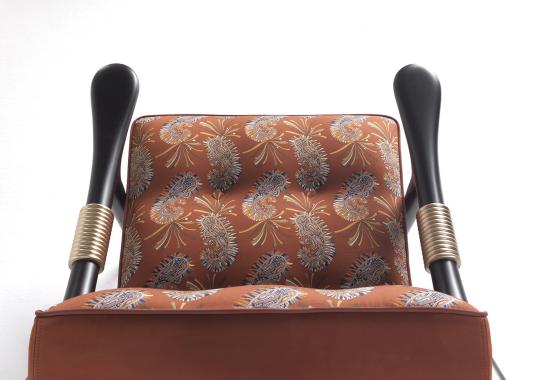 Кресло от фабрики ETRO Home Interiors модель Masai Rust