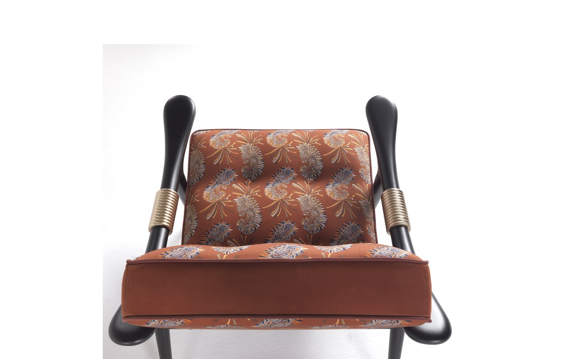 Кресло от фабрики ETRO Home Interiors модель Masai Rust