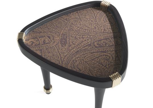 Журнальный столик от фабрики ETRO Home Interiors модель Axum
