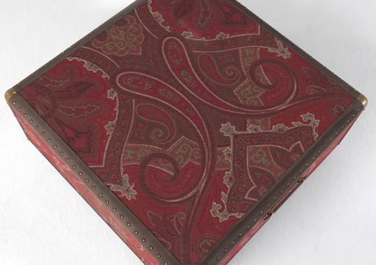 Кресло для отдыха от фабрики ETRO Home Interiors модель Babel Red