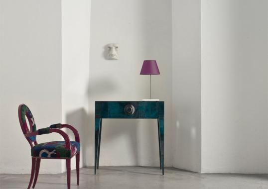 Стул от фабрики Extroverso модель New Moon Magenta 