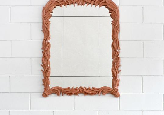 Зеркало от фабрики Extroverso модель Specchio delle mie Brame Pink Mirror