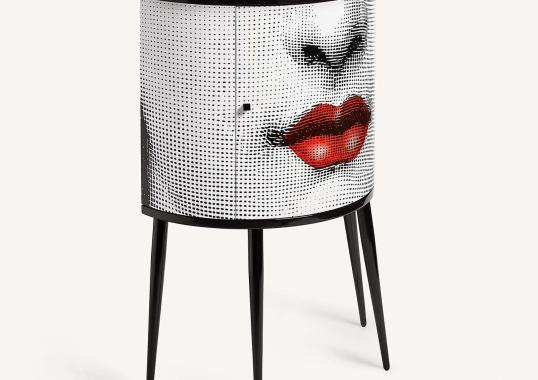 Шкаф от фабрики Fornasetti модель Bocca