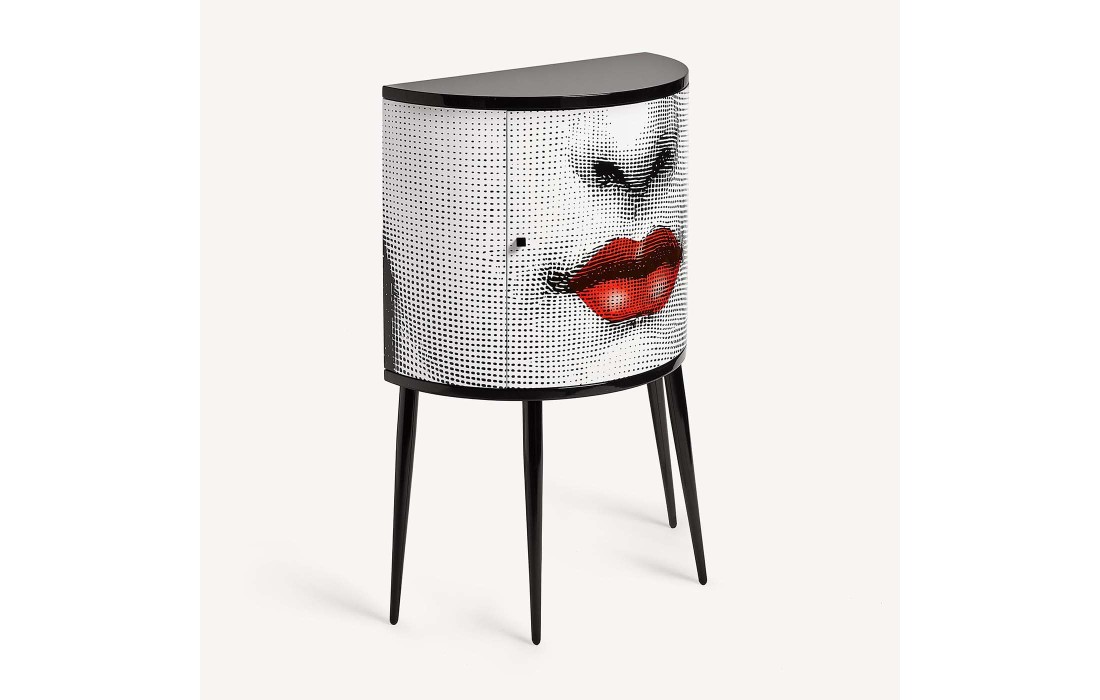 Шкаф от фабрики Fornasetti модель Bocca