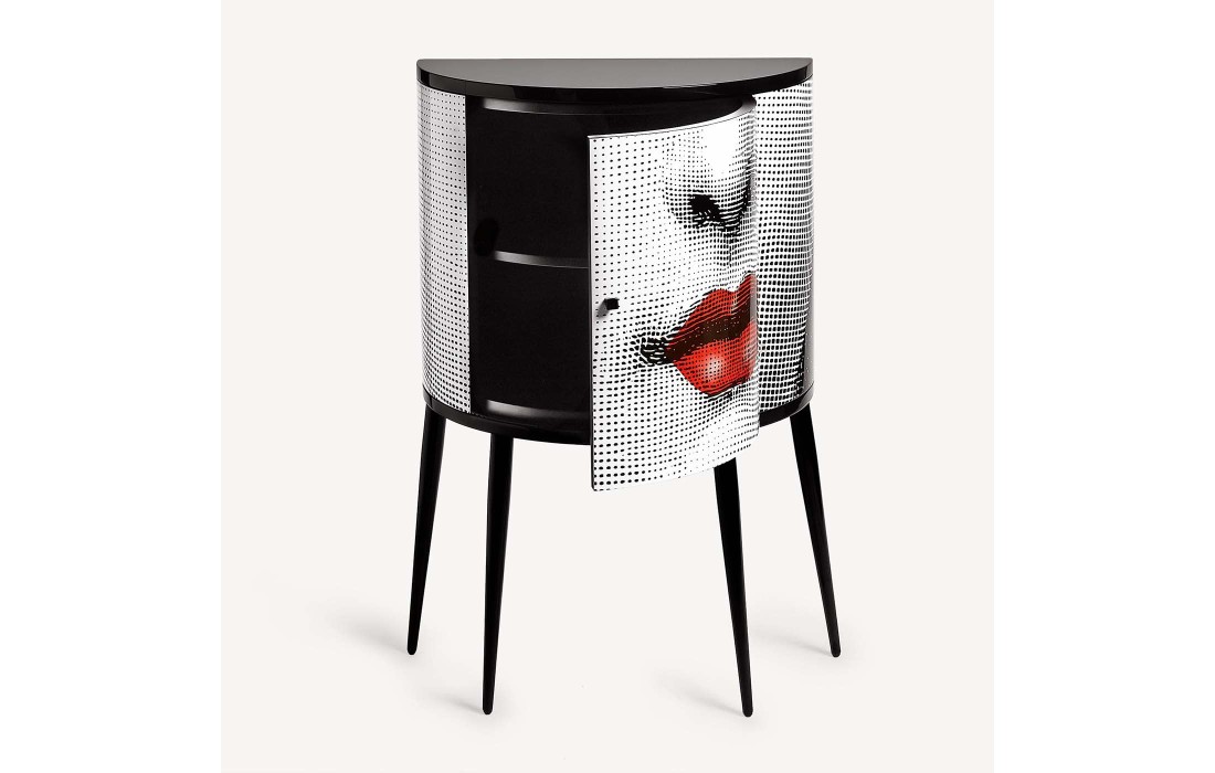Шкаф от фабрики Fornasetti модель Bocca