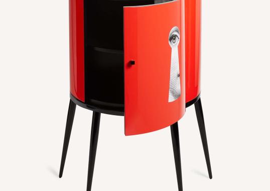 Шкаф от фабрики Fornasetti модель Serratura Red