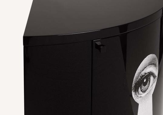 Шкаф от фабрики Fornasetti модель Serratura Black