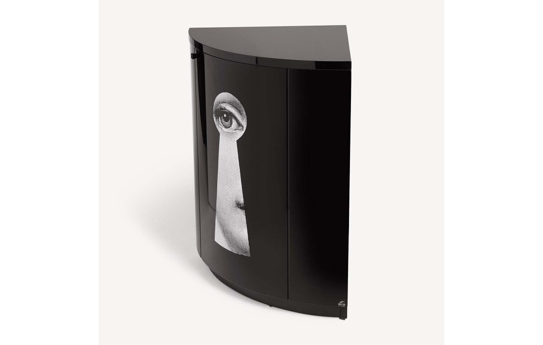 Шкаф от фабрики Fornasetti модель Serratura Black