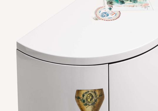 Шкаф от фабрики Fornasetti модель Bicchieri di Boemia
