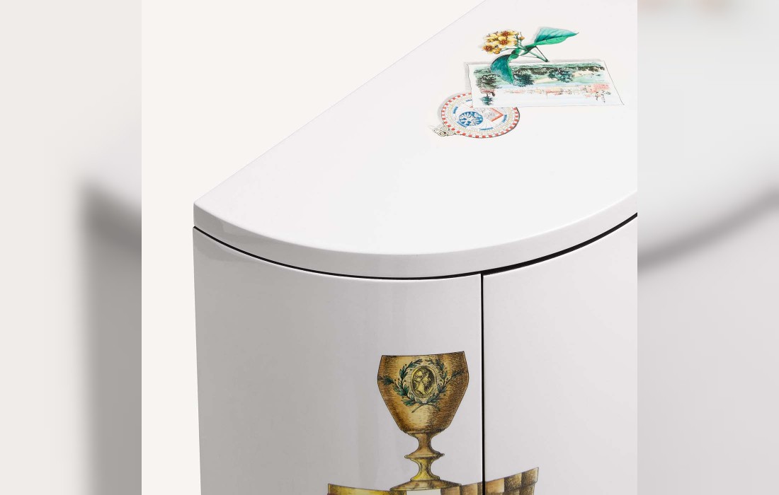 Шкаф от фабрики Fornasetti модель Bicchieri di Boemia