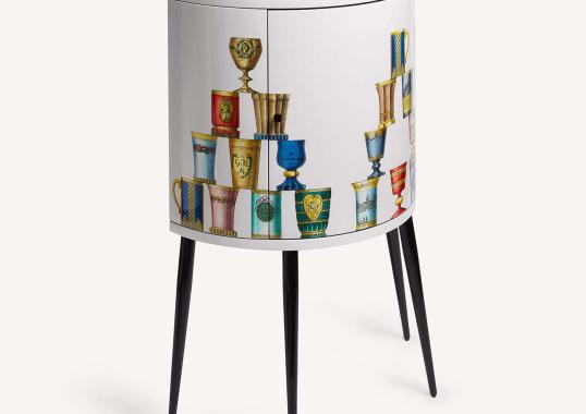 Шкаф от фабрики Fornasetti модель Bicchieri di Boemia