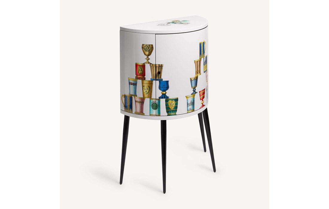 Шкаф от фабрики Fornasetti модель Bicchieri di Boemia