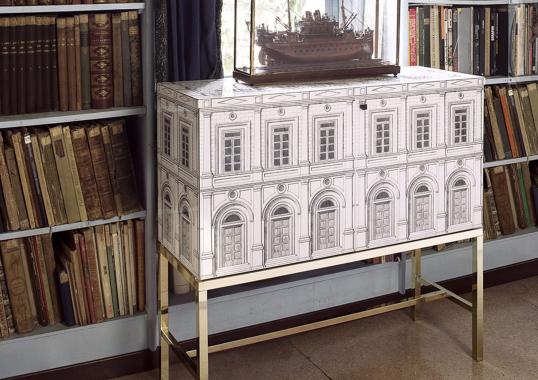 Шкаф от фабрики Fornasetti модель Architettura Gold Raised Cabinet