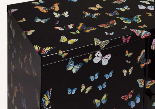 Шкаф от фабрики Fornasetti модель Farfalle Black Raised Small Cabinet
