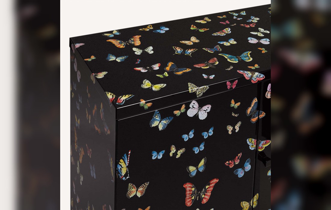 Шкаф от фабрики Fornasetti модель Farfalle Black Raised Small Cabinet