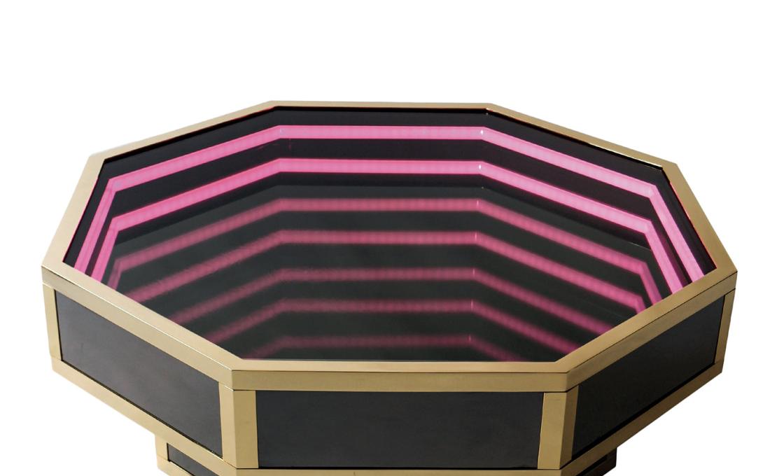 Журнальный столик от фабрики Galbiati Fratelli модель Yoko Octagonal LED Black Brass