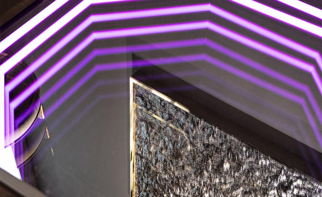 Журнальный столик от фабрики Galbiati Fratelli модель Yoko Octagonal LED Black Brass
