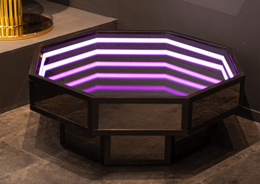Журнальный столик от фабрики Galbiati Fratelli модель Yoko Octagonal LED Black Brass
