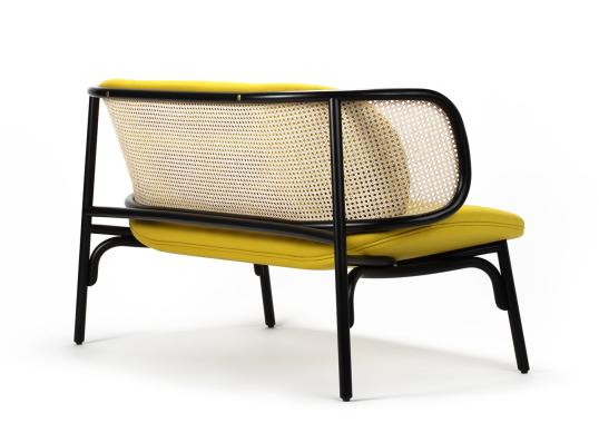 Диван от фабрики Gebrüder Thonet Vienna GmbH (GTV) – Wiener GTV Design модель Suzenne 
