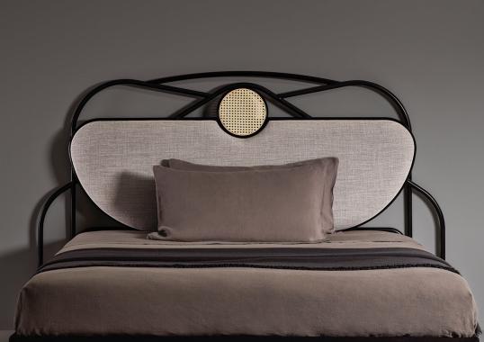 Кровать от фабрики Gebrüder Thonet Vienna GmbH (GTV) – Wiener GTV Design модель «Иветт»