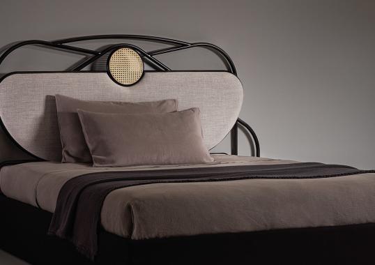 Кровать от фабрики Gebrüder Thonet Vienna GmbH (GTV) – Wiener GTV Design модель «Иветт»