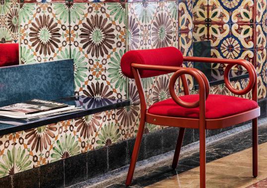 Стул от фабрики Gebrüder Thonet Vienna GmbH (GTV) – Wiener GTV Design модель Loop Red 