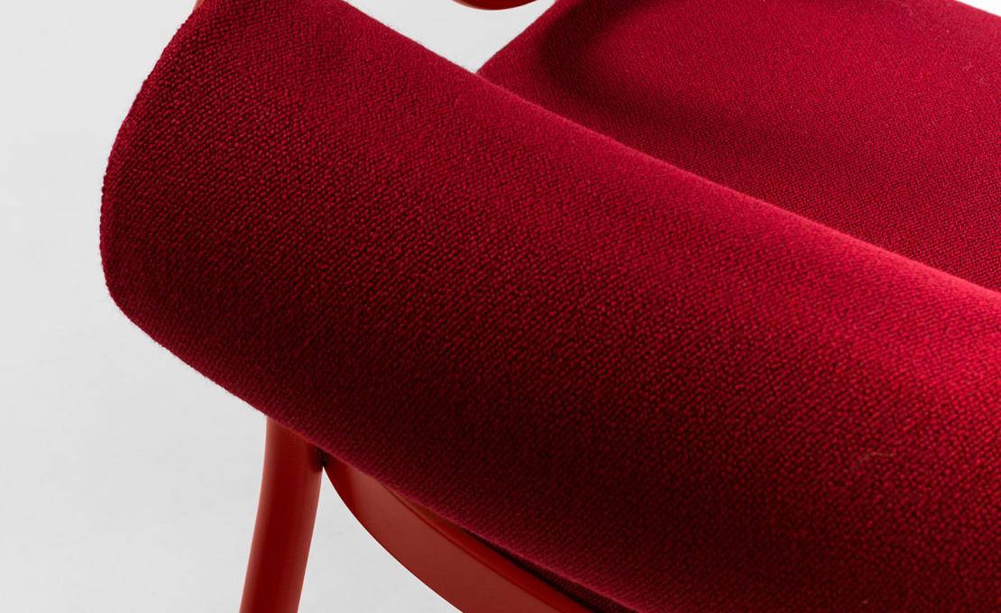 Стул от фабрики Gebrüder Thonet Vienna GmbH (GTV) – Wiener GTV Design модель Loop Red 