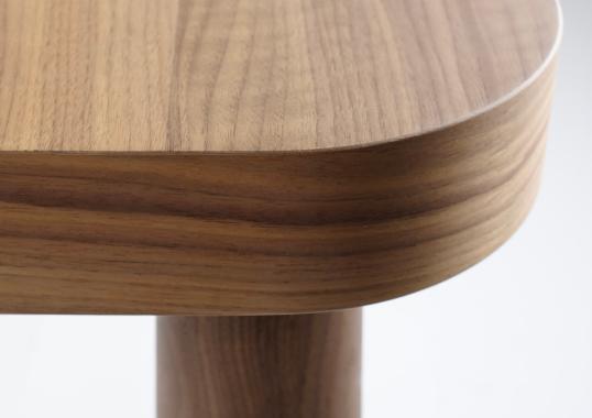 Стол обеденный от фабрики Gebrüder Thonet Vienna GmbH (GTV) – Wiener GTV Design модель Saüle Canaletto