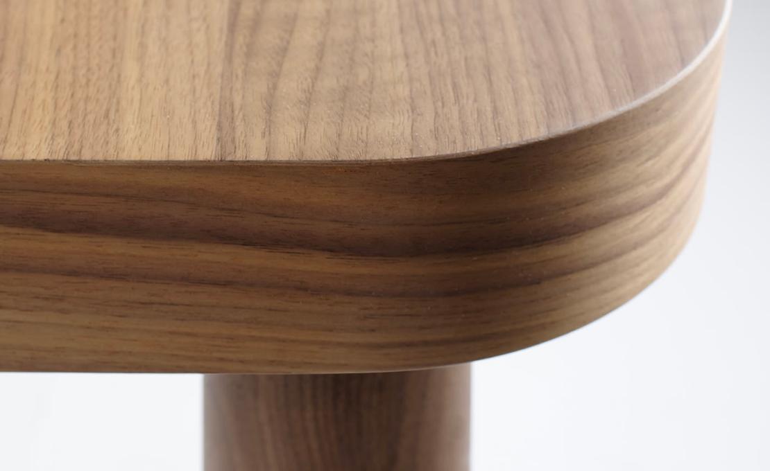 Стол обеденный от фабрики Gebrüder Thonet Vienna GmbH (GTV) – Wiener GTV Design модель Saüle Canaletto