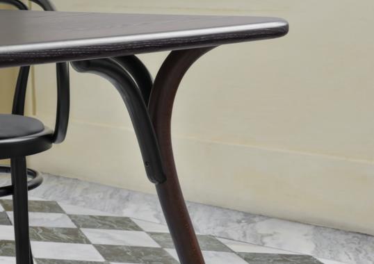 Стол обеденный от фабрики Gebrüder Thonet Vienna GmbH (GTV) – Wiener GTV Design модель Arch 