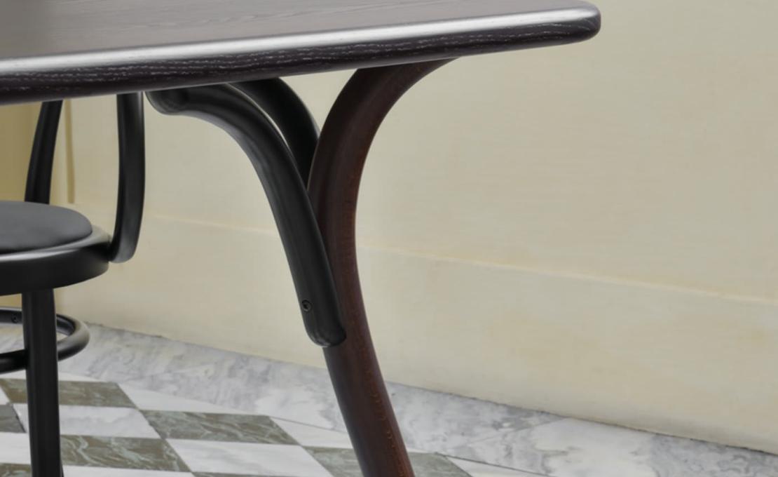 Стол обеденный от фабрики Gebrüder Thonet Vienna GmbH (GTV) – Wiener GTV Design модель Arch 