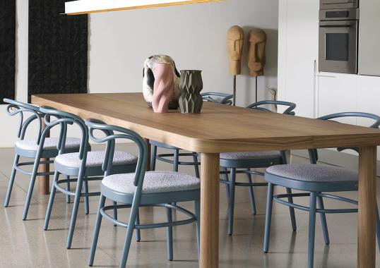 Стол обеденный от фабрики Gebrüder Thonet Vienna GmbH (GTV) – Wiener GTV Design модель Saüle Canaletto