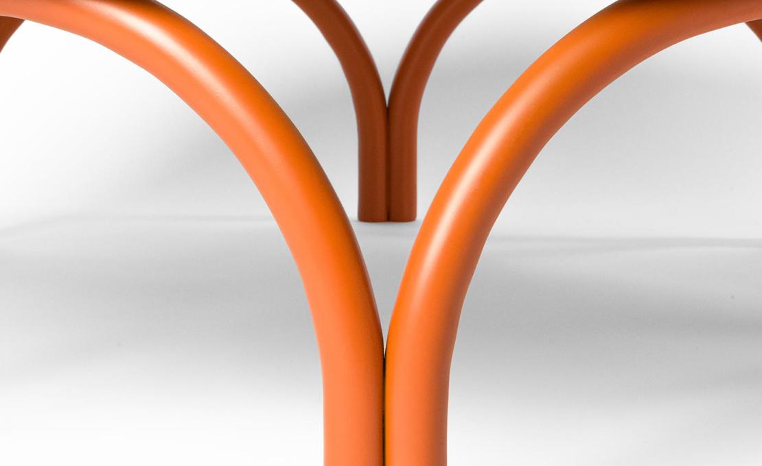 Пуфы от фабрики Gebrüder Thonet Vienna GmbH (GTV) – Wiener GTV Design модель Arcadia Orange