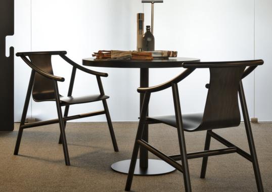 Стул от фабрики Gebrüder Thonet Vienna GmbH (GTV) – Wiener GTV Design модель Magistretti 03 01 