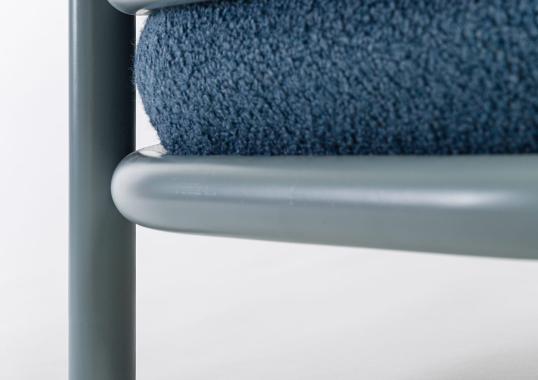 Диван от фабрики Gebrüder Thonet Vienna GmbH (GTV) – Wiener GTV Design модель Luftballon Blue Sofa