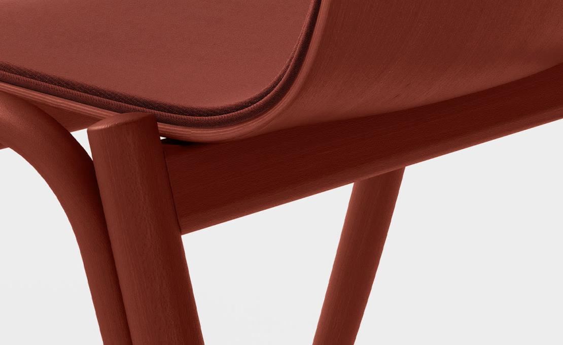 Стул от фабрики Gebrüder Thonet Vienna GmbH (GTV) – Wiener GTV Design модель You Red Chair 