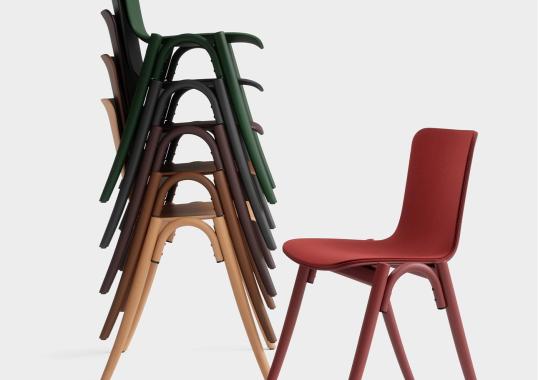 Стул от фабрики Gebrüder Thonet Vienna GmbH (GTV) – Wiener GTV Design модель You Red Chair 