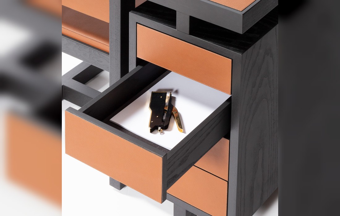 Стол письменный от фабрики Giobagnara модель Twain Desk Chairs