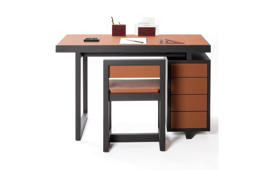 Стол письменный от фабрики Giobagnara модель Twain Desk Chairs