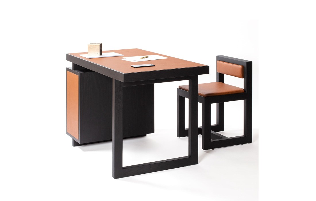 Стол письменный от фабрики Giobagnara модель Twain Desk Chairs