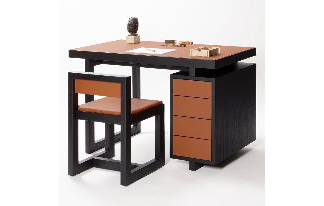 Стол письменный от фабрики Giobagnara модель Twain Desk Chairs