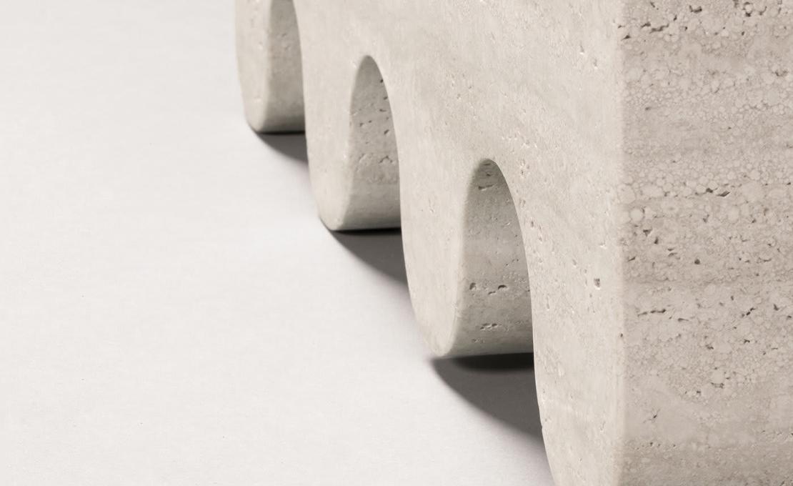 Барные стулья от фабрики Giobagnara модель Ossicle White Travertine