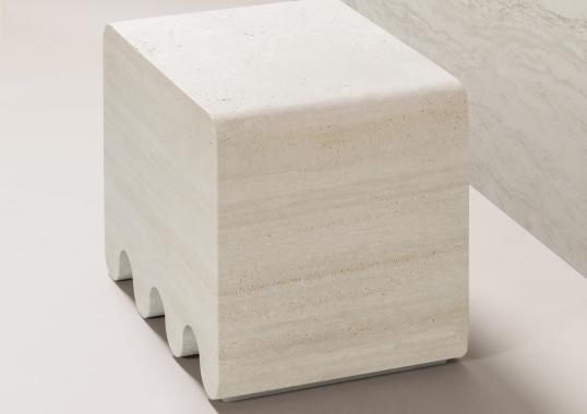 Барные стулья от фабрики Giobagnara модель Ossicle White Travertine