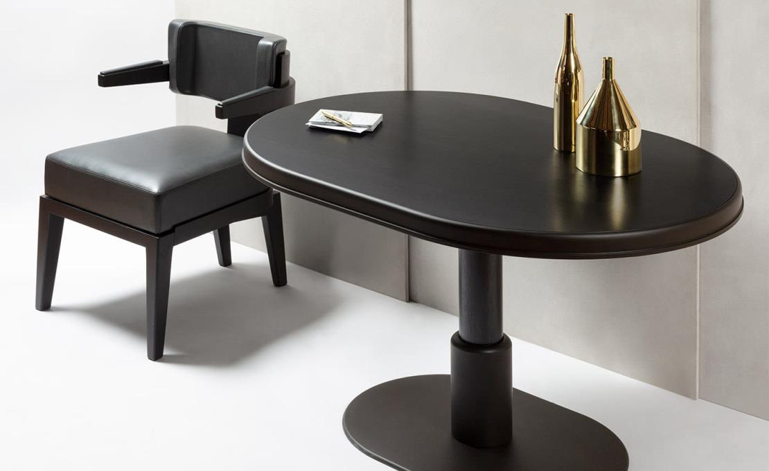 Стол обеденный от фабрики Giobagnara модель Lluis Table Oval N°1