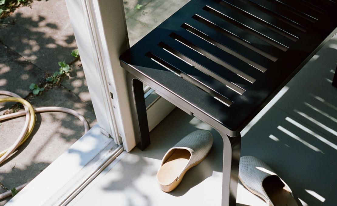 Банкетка от фабрики Artek модель BENCH 153