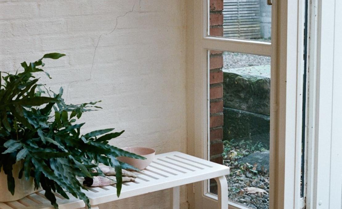 Банкетка от фабрики Artek модель BENCH 153
